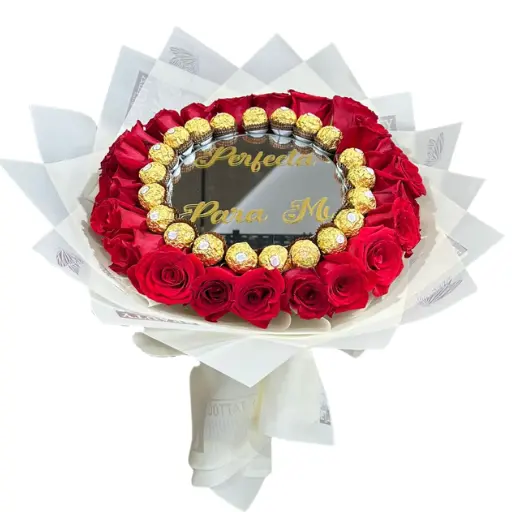 Ramo de rosas y bombones rocher con espejo personalizado